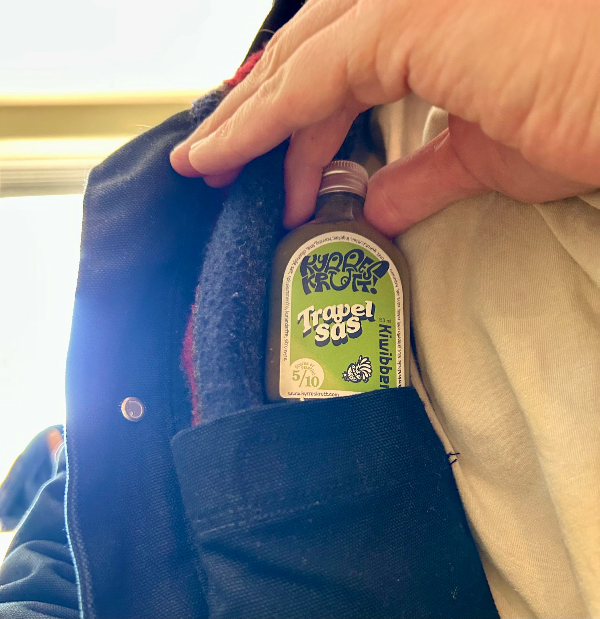 Chilisau på innerlomma, håndlaget hot sauce fra Norge