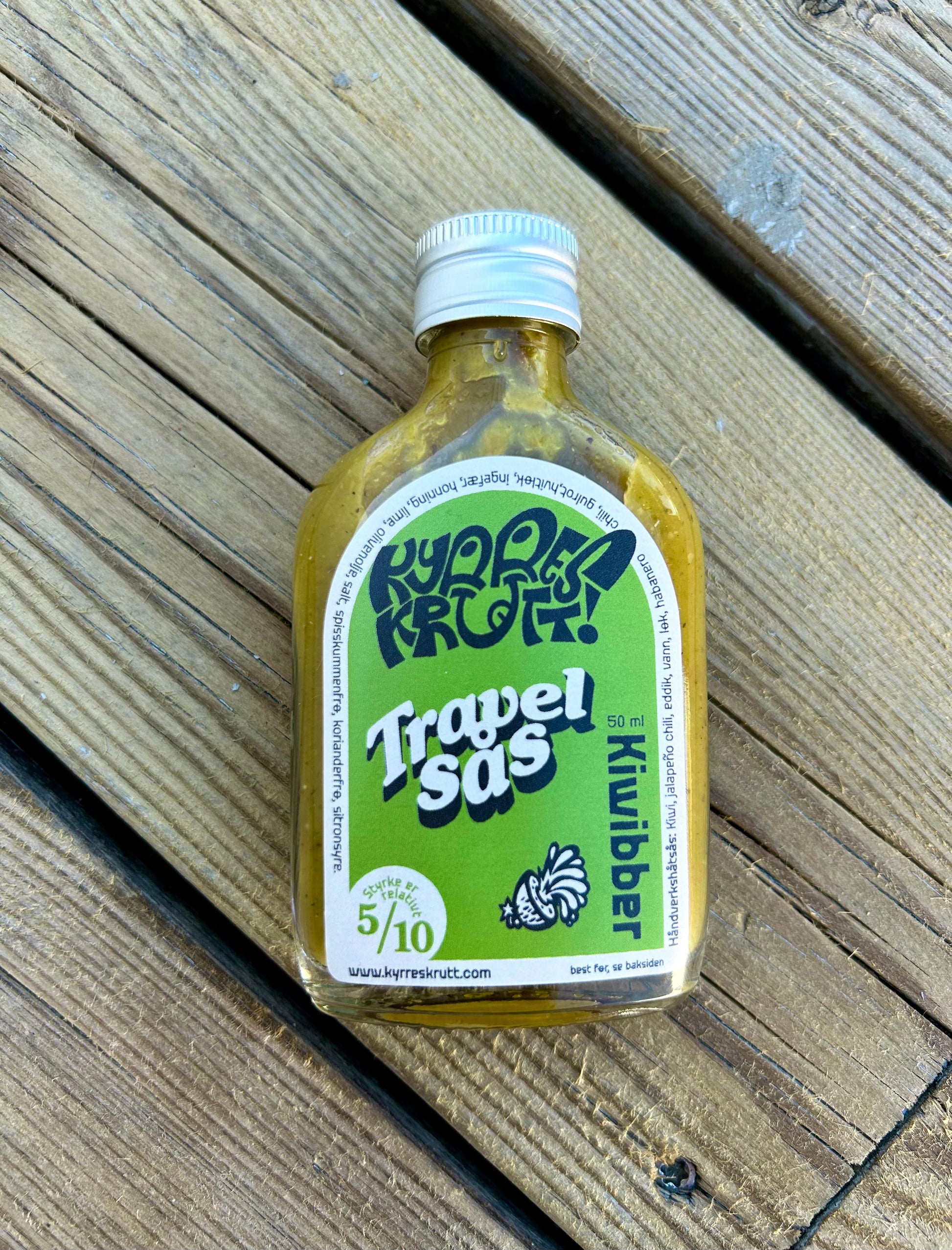 Håndlaget hot sauce fra Norge, Passer på lomma. Chilisaus fraKyrres Krutt